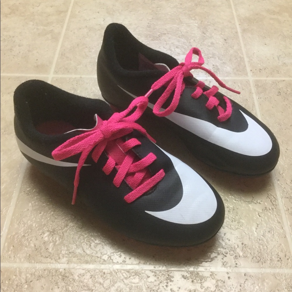 ⚽️ Girls “Nike” soccer cleats ⚽️